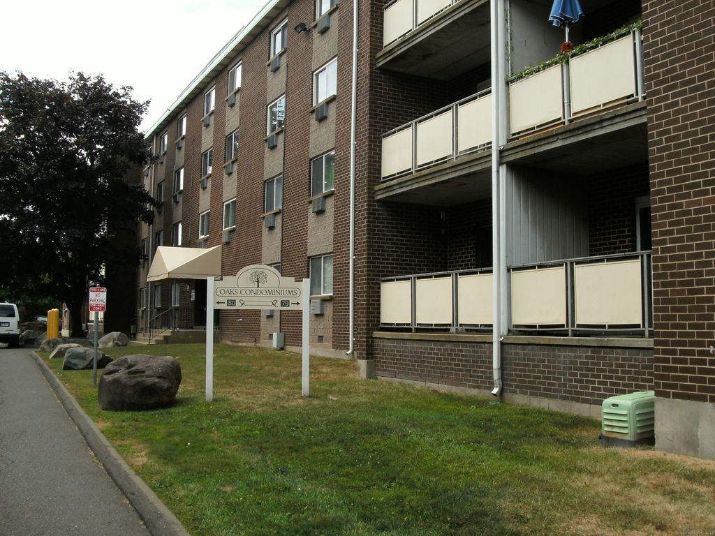 79 Claudia Drive APT 153, West Haven, CT 06516