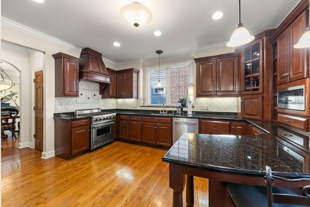 706 N Ellsworth Street, Naperville, IL 60563
