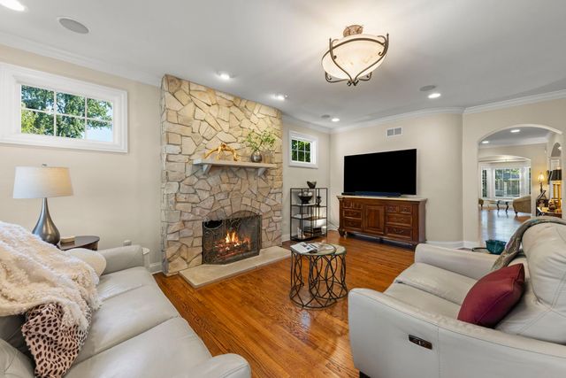 706 N Ellsworth Street, Naperville, IL 60563
