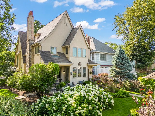 706 N Ellsworth Street, Naperville, IL 60563