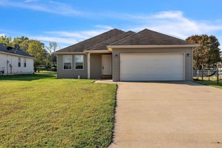 330 West Summit Street, Aurora, MO 65605