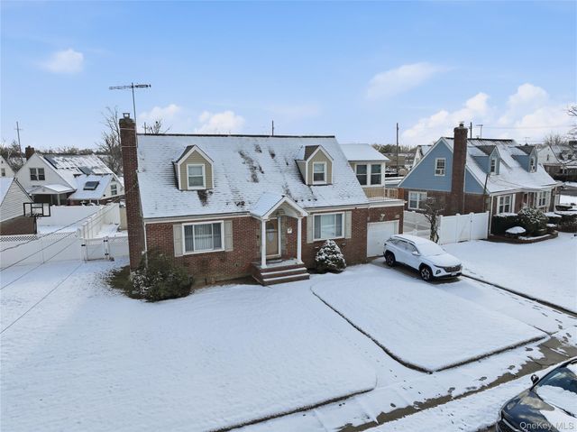 17 Standish Road, Valley Stream, NY 11580