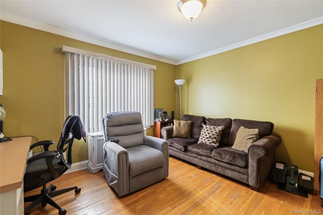 17 Standish Road, Valley Stream, NY 11580