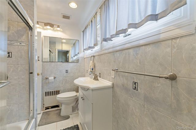 17 Standish Road, Valley Stream, NY 11580