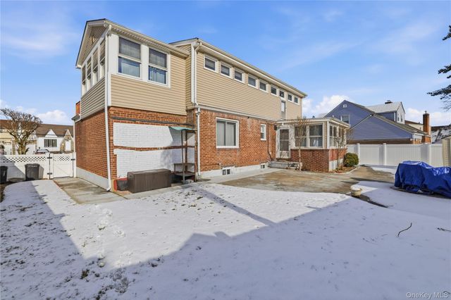 17 Standish Road, Valley Stream, NY 11580