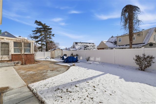 17 Standish Road, Valley Stream, NY 11580