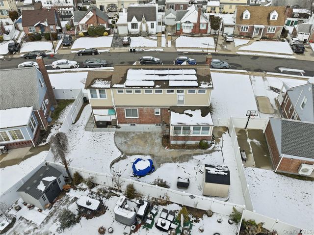 17 Standish Road, Valley Stream, NY 11580