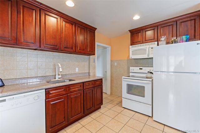 17 Standish Road, Valley Stream, NY 11580