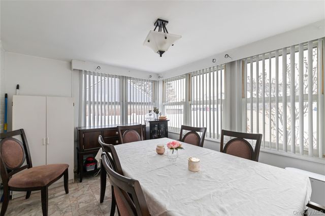 17 Standish Road, Valley Stream, NY 11580