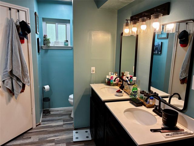 2 Sarita Road, Angleton, TX 77515