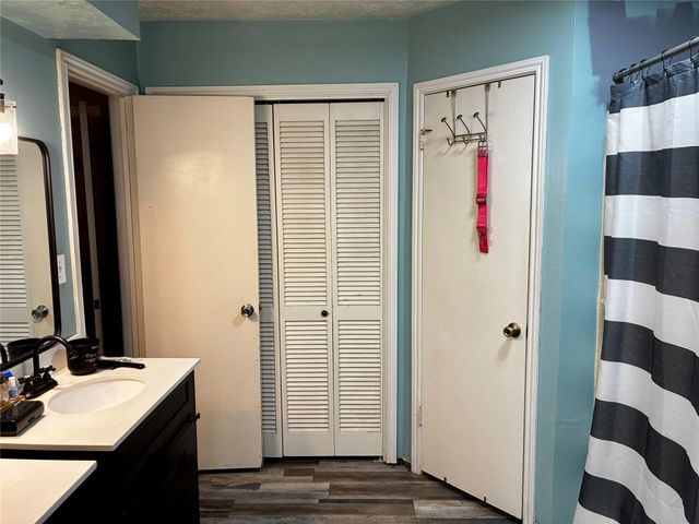 2 Sarita Road, Angleton, TX 77515