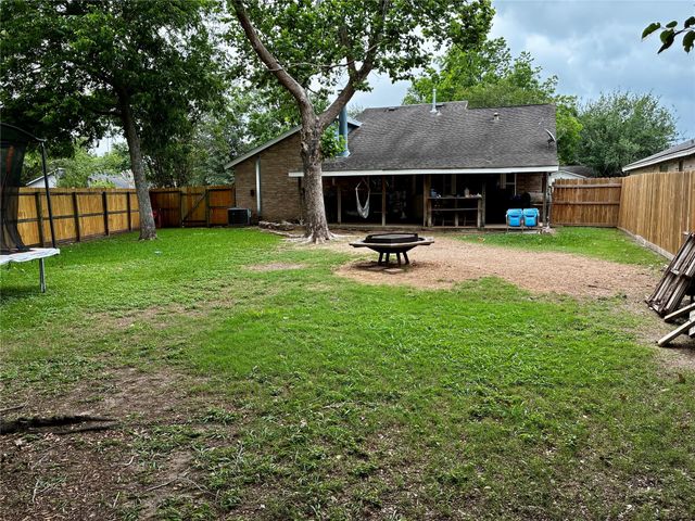 2 Sarita Road, Angleton, TX 77515