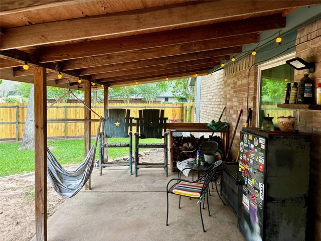 2 Sarita Road, Angleton, TX 77515