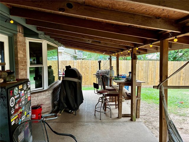 2 Sarita Road, Angleton, TX 77515