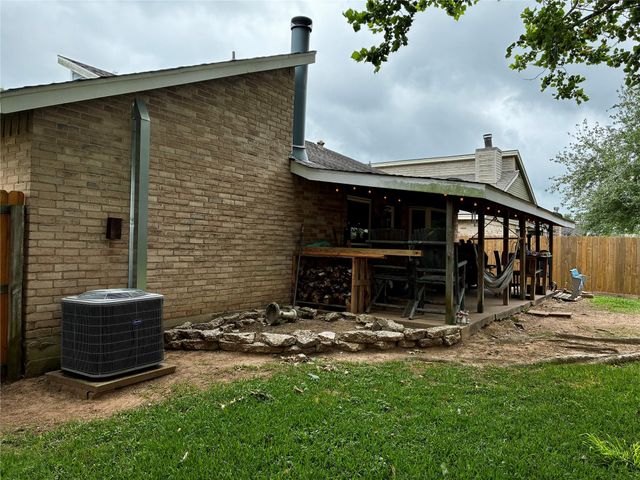 2 Sarita Road, Angleton, TX 77515