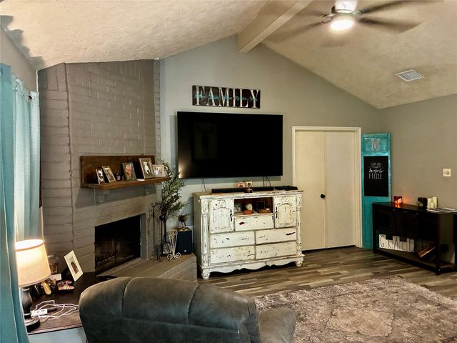 2 Sarita Road, Angleton, TX 77515