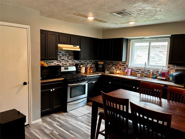 2 Sarita Road, Angleton, TX 77515