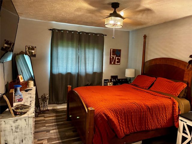 2 Sarita Road, Angleton, TX 77515
