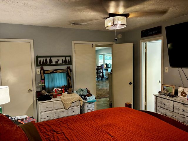 2 Sarita Road, Angleton, TX 77515