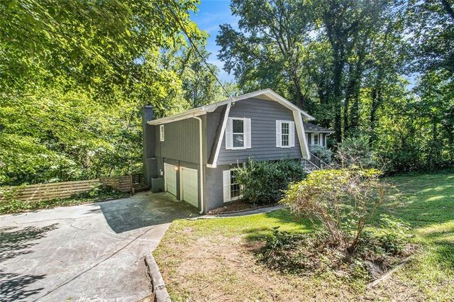 5862 SIMONE Drive, Stone Mountain, GA 30087