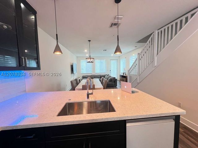 10229 NW 64th Ter 101, Doral, FL 33178