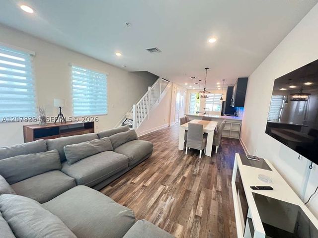 10229 NW 64th Ter 101, Doral, FL 33178