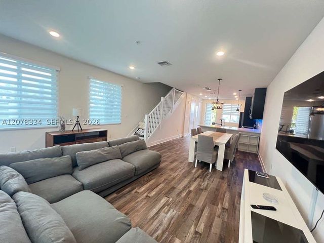 10229 NW 64th Ter 101, Doral, FL 33178