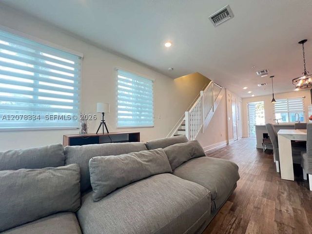 10229 NW 64th Ter 101, Doral, FL 33178