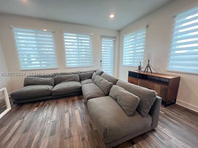 10229 NW 64th Ter 101, Doral, FL 33178