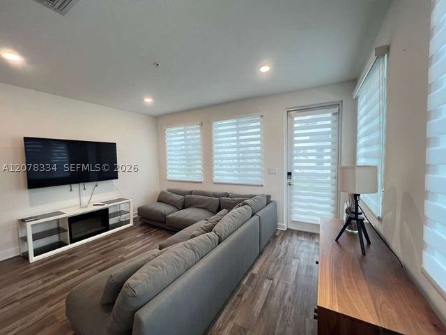 10229 NW 64th Ter 101, Doral, FL 33178