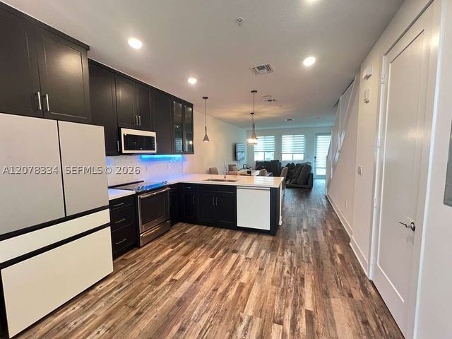 10229 NW 64th Ter 101, Doral, FL 33178