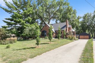 612 Ashworth Road, West Des Moines, IA 50265