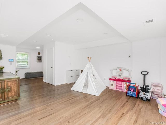 36 Balmoral Crescent, White Plains, NY 10607