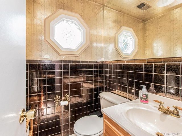 36 Balmoral Crescent, White Plains, NY 10607