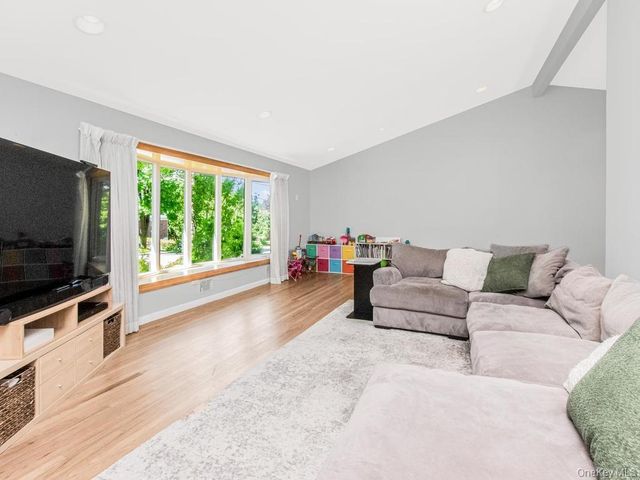 36 Balmoral Crescent, White Plains, NY 10607