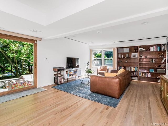36 Balmoral Crescent, White Plains, NY 10607