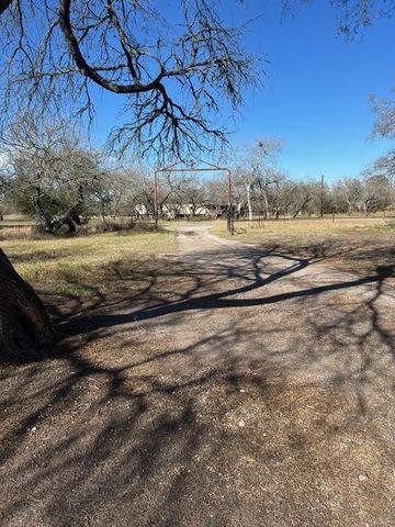403 County Road 324 Cr, Alice, TX 78332