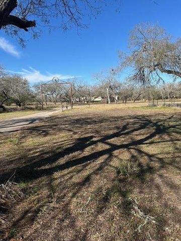 403 County Road 324 Cr, Alice, TX 78332