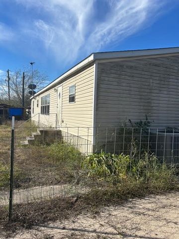 403 County Road 324 Cr, Alice, TX 78332