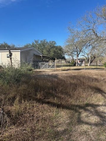 403 County Road 324 Cr, Alice, TX 78332
