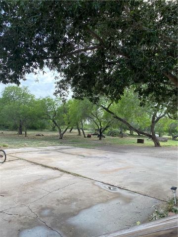 403 County Road 324 Cr, Alice, TX 78332