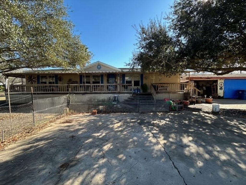 403 County Road 324 Cr, Alice, TX 78332