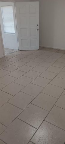 1211 N 25th St, Fort Pierce, FL 34947