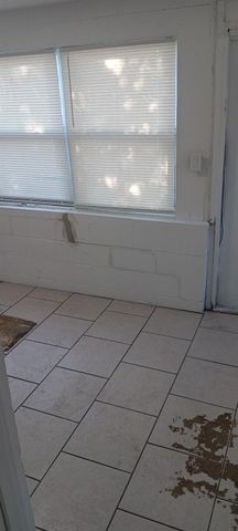 1211 N 25th St, Fort Pierce, FL 34947