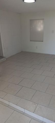 1211 N 25th St, Fort Pierce, FL 34947