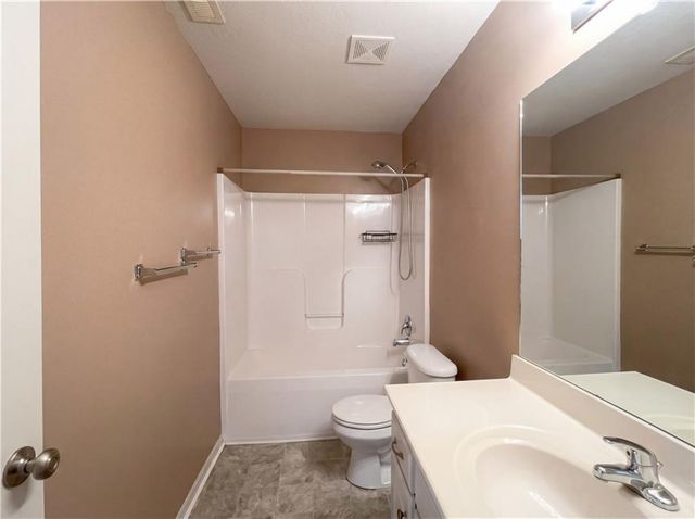 1607 Hilltop Lane, Grain Valley, MO 64029