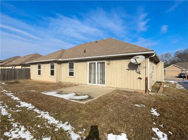 1607 Hilltop Lane, Grain Valley, MO 64029