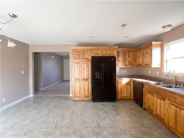 1607 Hilltop Lane, Grain Valley, MO 64029
