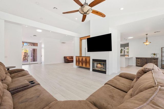 43875 Milan Court, La Quinta, CA 92253