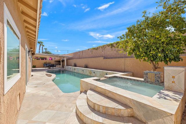 43875 Milan Court, La Quinta, CA 92253